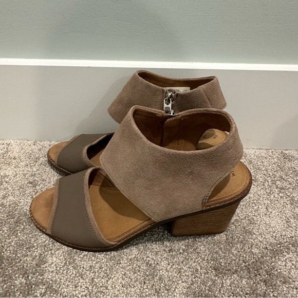 Toms Taupe Women's Heeled Sandals - Picture 1 of 6